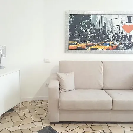 Lägenhet New Flat In Milano
